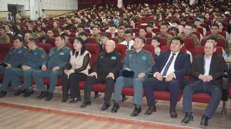 Представители Минобороны обсудили открытие военно-патриотической школы в Жанаозене (4)