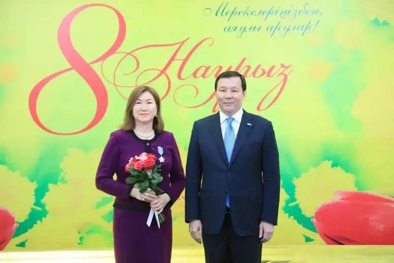 Накануне весеннего праздника актюбинские женщины были удостоены государственных наград (2)