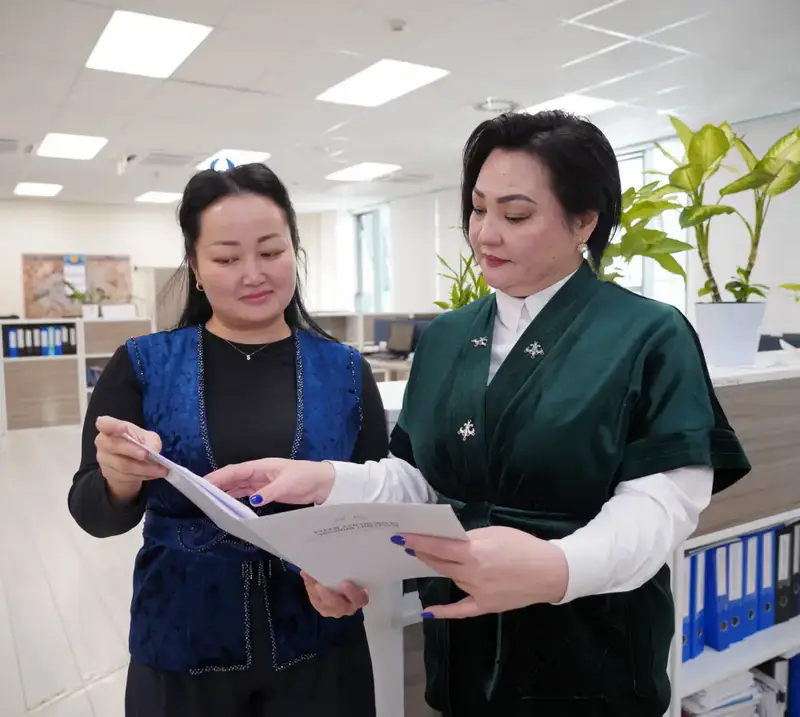 ГОСУДАРСТВЕННЫЕ СЛУЖАЩИЕ ТУРКЕСТАНСКОЙ ОБЛАСТИ ПРИШЛИ НА РАБОТУ В НАЦИОНАЛЬНОЙ ОДЕЖДЕ И ПОДДЕРЖАЛИ ДЕКАДУ “НАУРЫЗНАМА” (6)