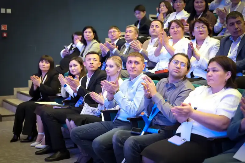 В Астане проходит республиканский методический интенсив для сельских учителей (3)