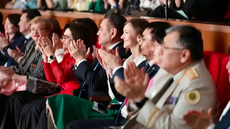 В Восточном Казахстане наградили отличившихся представительниц прекрасного пола (8)