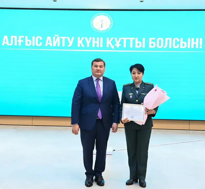 Глава региона наградил работников ряда сфер в честь Дня благодарности (5)