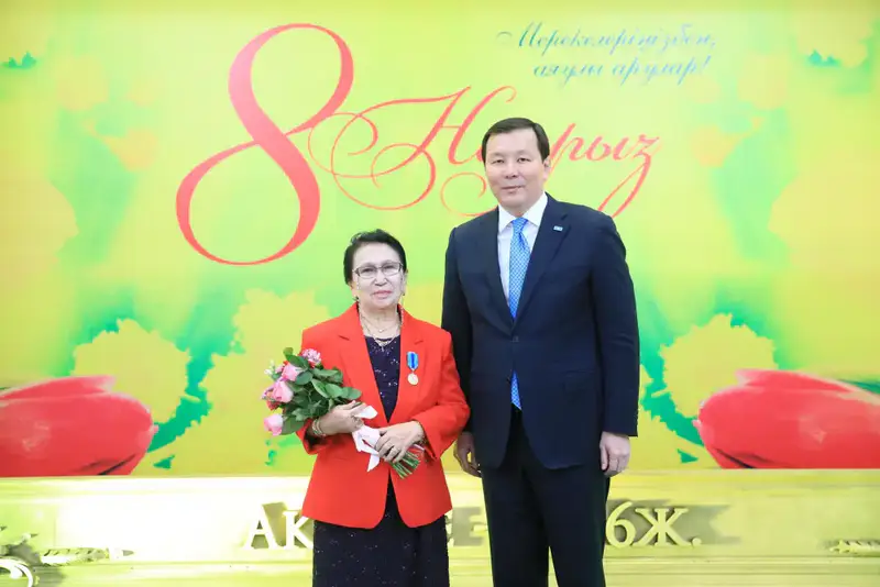 Накануне весеннего праздника актюбинские женщины были удостоены государственных наград (6)