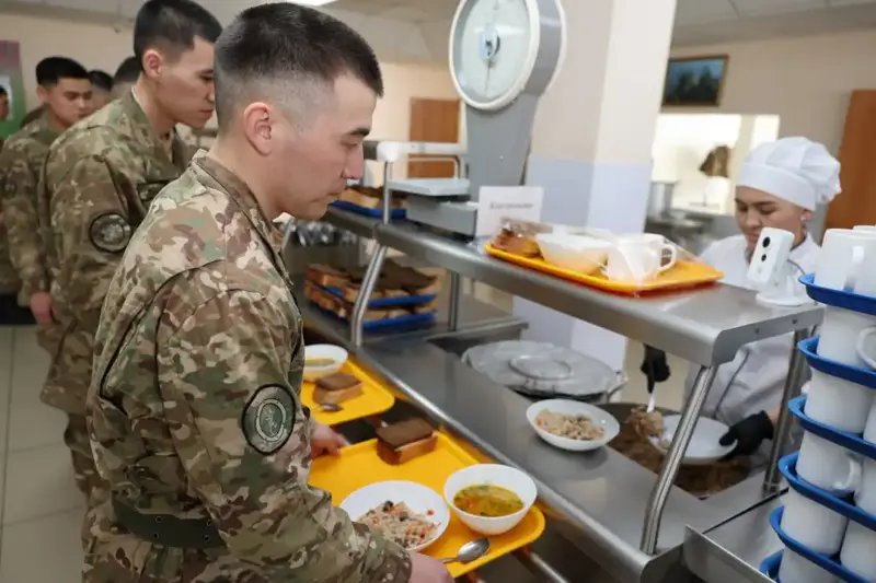 Гвардейцы смогут оценивать качество питания в столовых через электронную систему (6)