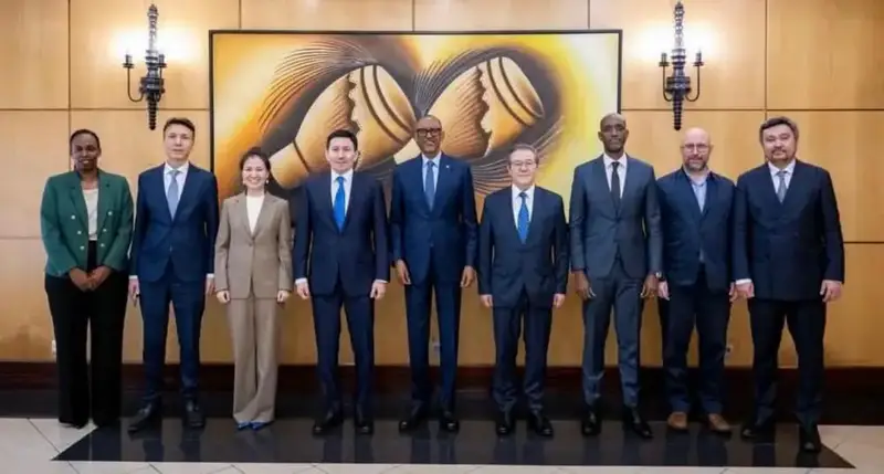 Посол Казахстана в Руанде вручил верительные грамоты Президенту Руанды (3)