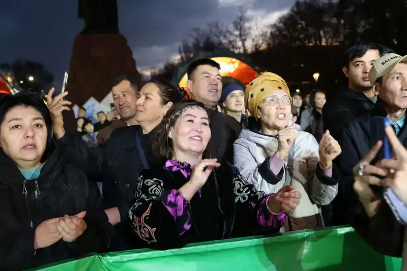 Площадь Абая остается центром праздничной атмосферы Наурыза в Алматы (4)