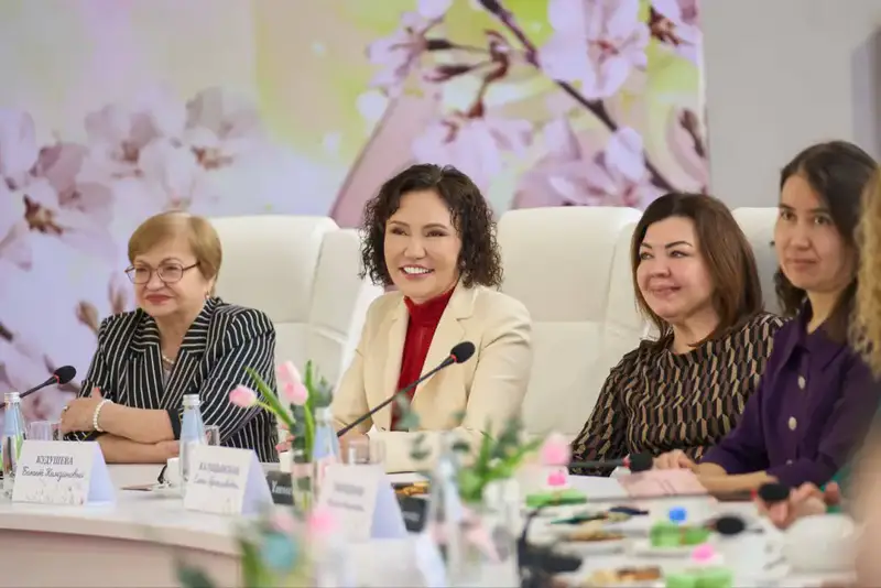 Аким ВКО поздравил с наступающим 8 Марта женщин, которые вносят особый вклад в развитие региона (3)