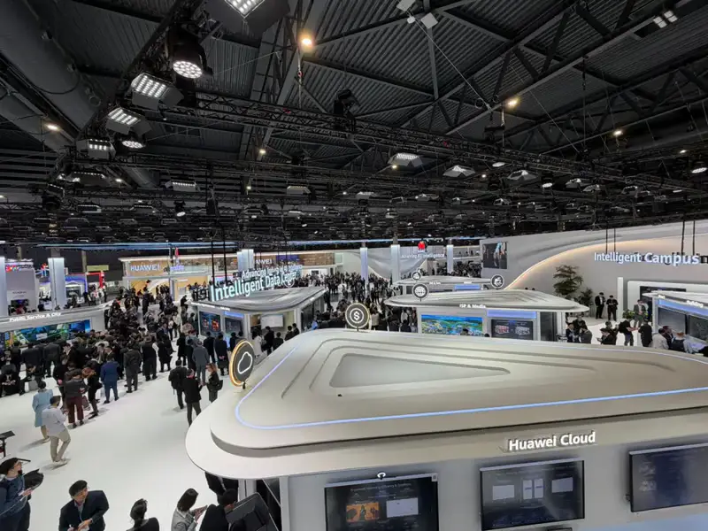 Вице-министр транспорта РК принял участие в MWC Barcelona 2026 (3)