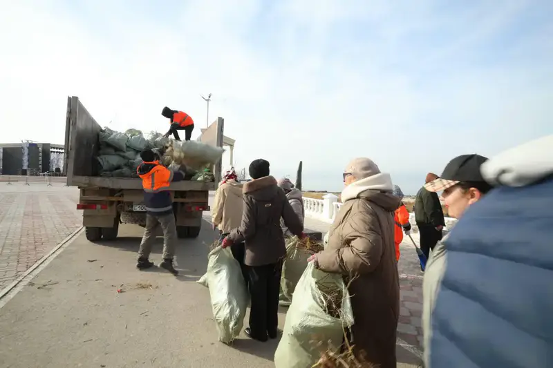 В Мангистауской области в рамках экологической акции «Тазару күні» прошёл масштабный субботник (10)