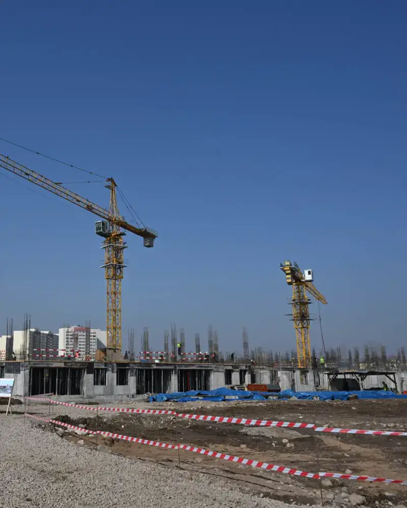 Аким Алматы проверил ход модернизации больницы №7 и строительство новых объектов (6)