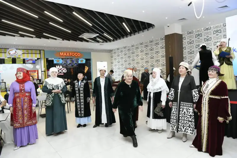 В Астане пенсионеры провели показ национальной одежды (8)
