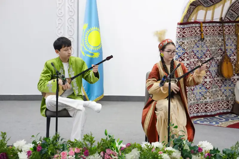 В Министерстве промышленности и строительства отметили Наурыз: Ерсайын Нагаспаев поздравил коллектив (7)