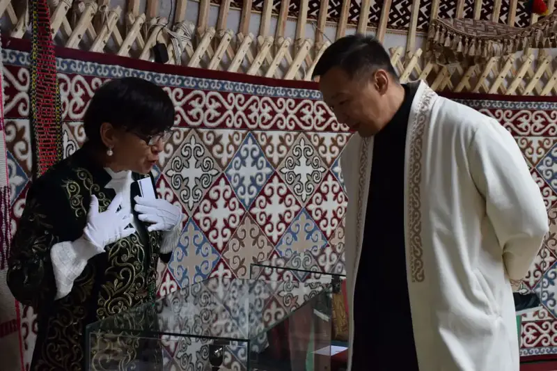 В Алматы прошел первый день книжного фестиваля KitapFest-2026 (6)