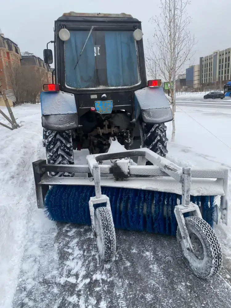 В Астане на снегоуборочные работы вывели более 1,7 тыс. единиц спецтехники (7)