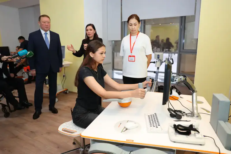 Аким области ознакомился с работой реабилитационного центра (6)