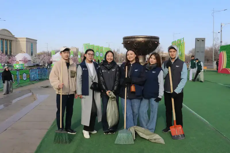 Тазару күні: в Актобе молодежь привела в порядок парки (2)