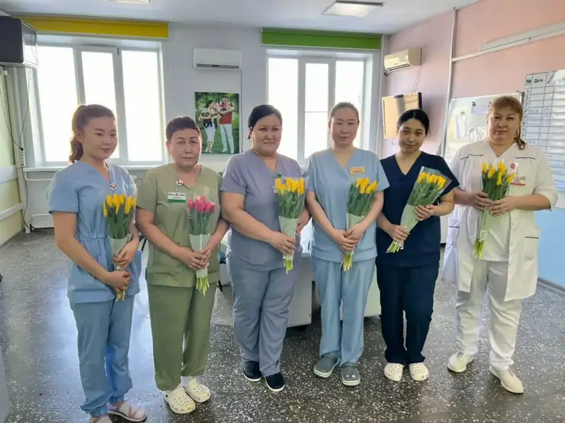 Аким ВКО поздравил с 8 Марта женщин-ветеранов (4)