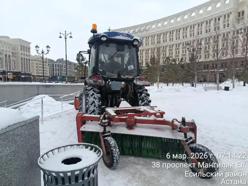 Более 3 тысяч дорожных рабочих задействовано в снегоуборочных работах в Астане (4)