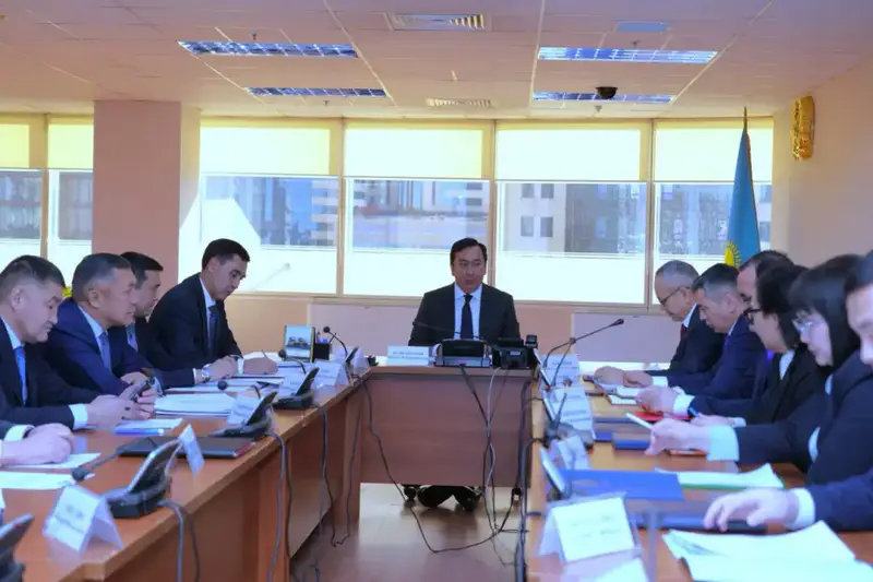 В Астане на заседании коллегии Комитета автомобильного транспорта и транспортного контроля подведены итоги деятельности отрасли за 2025 год (8)