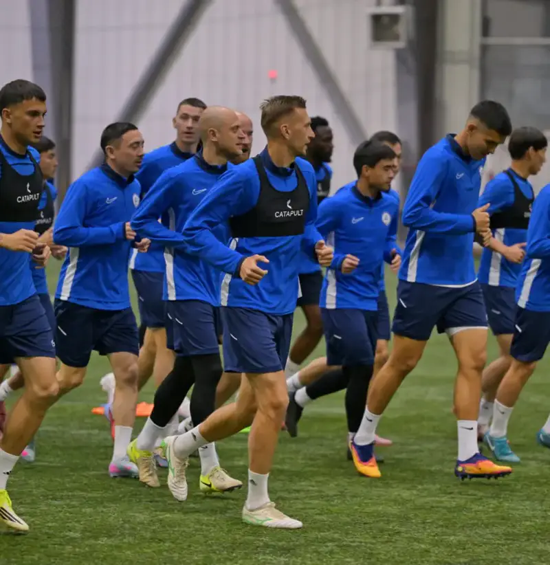 Аким области Асаин Байханов встретился с игроками и тренерским штабом ФК «Иртыш», поздравив команду с началом нового сезона в Премьер-лиге Казахстана (10)