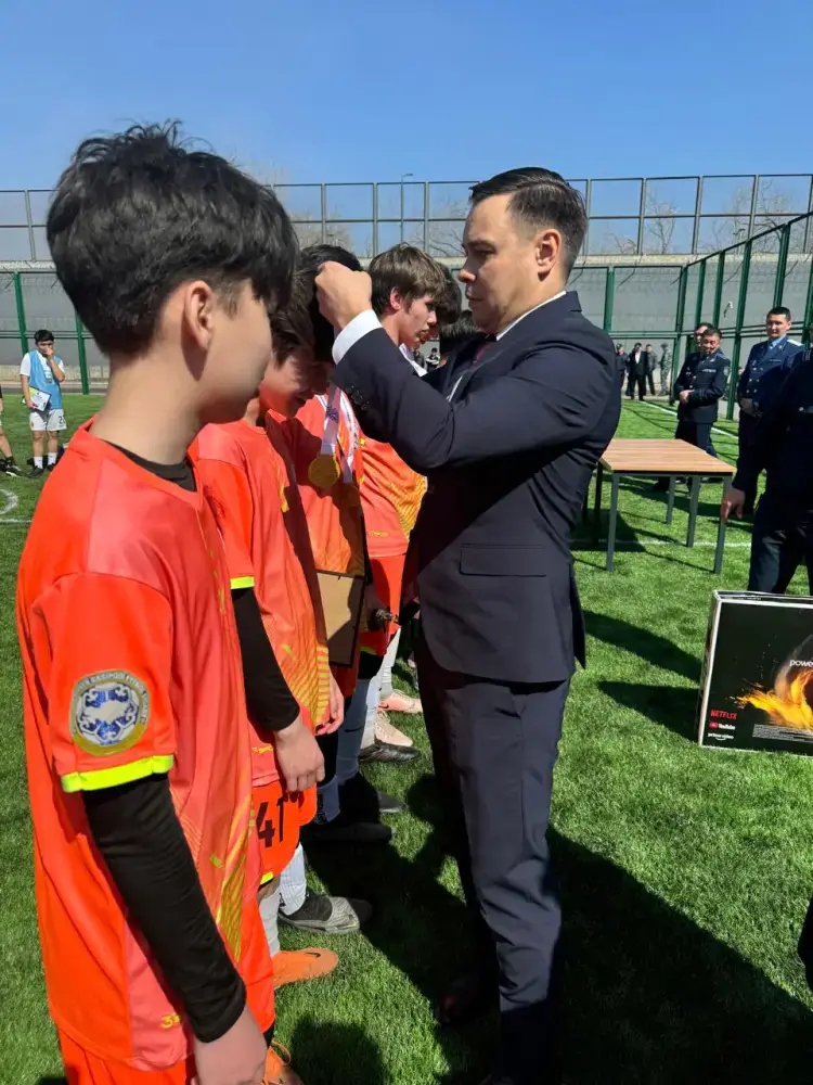 Артур Ластаев участникам турнира по мини-футболу: Это путь спорта и активной жизни (2)