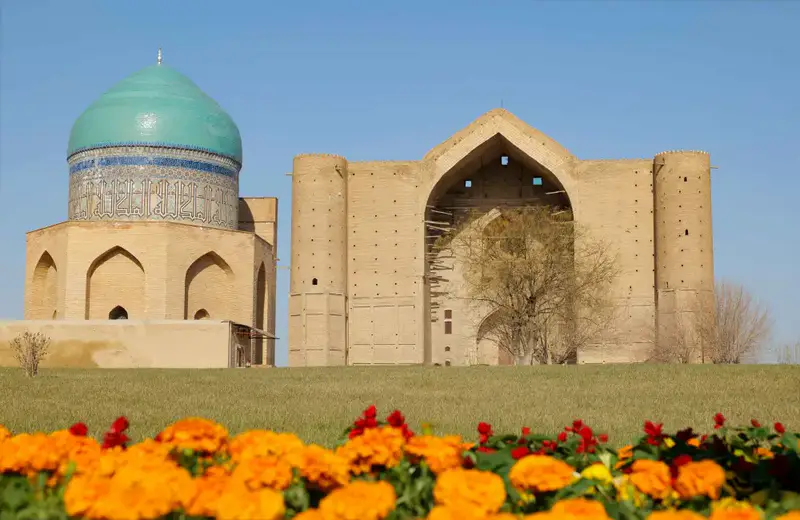 Президент посетил мавзолей Ходжи Ахмеда Яссауи (3)