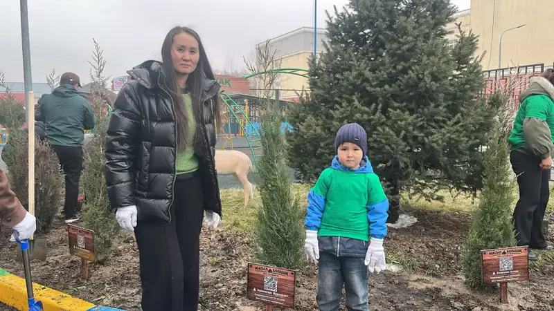 Именные деревья высадили дети с родителями в рамках экоинициативы «Таза Қазақстан» в Алматы (4)
