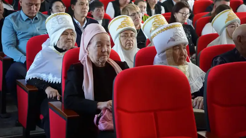 ТУРКЕСТАН: СОВЕТНИК ПРЕЗИДЕНТА МАЛИК ОТАРБАЕВ ВСТРЕТИЛСЯ С ЖИТЕЛЯМИ ОРДАБАСИНСКОГО РАЙОНА (7)