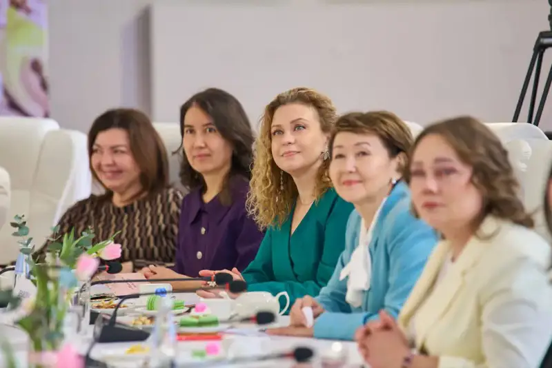Аким ВКО поздравил с наступающим 8 Марта женщин, которые вносят особый вклад в развитие региона (4)