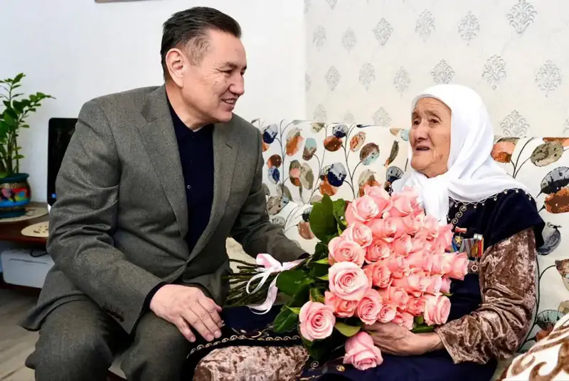 Аким ВКО поздравил с 8 Марта женщин-ветеранов (6)