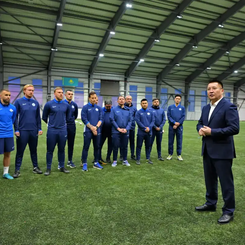 Аким области Асаин Байханов встретился с игроками и тренерским штабом ФК «Иртыш», поздравив команду с началом нового сезона в Премьер-лиге Казахстана (5)