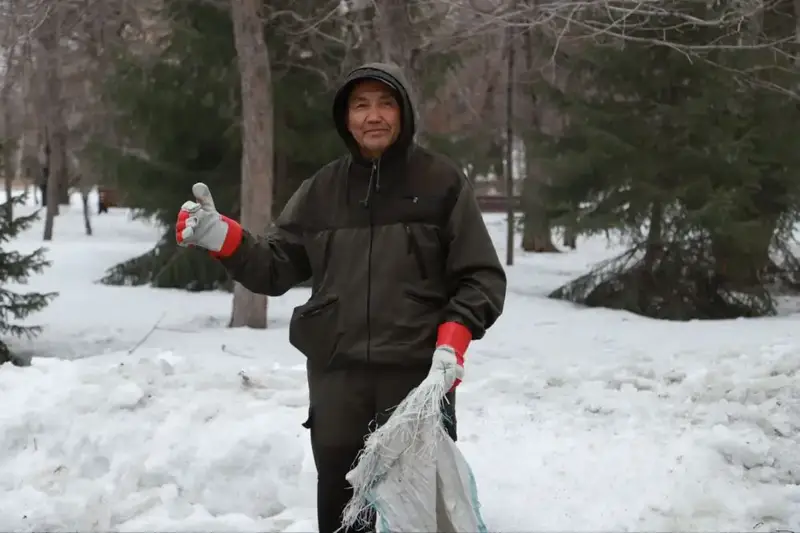 В Усть-Каменогорске прошёл субботник в парке имени Жамбыла Жабаева (7)