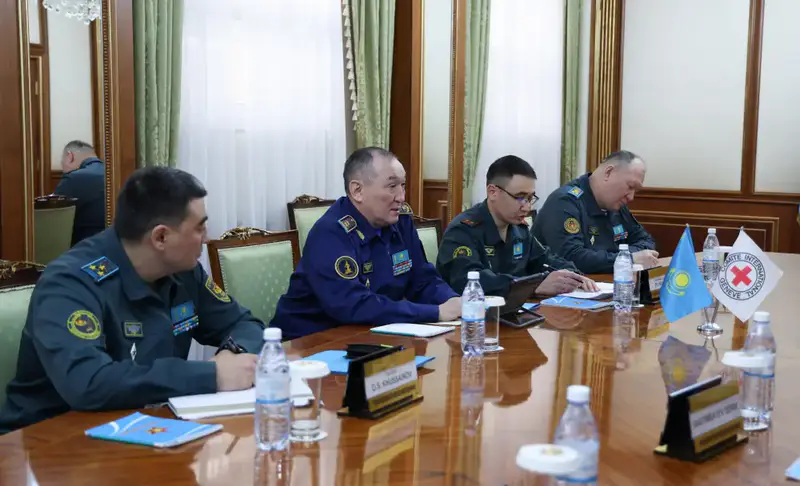 Министр обороны Казахстана обсудил с президентом МККК сотрудничество в сфере международного гуманитарного права (2)