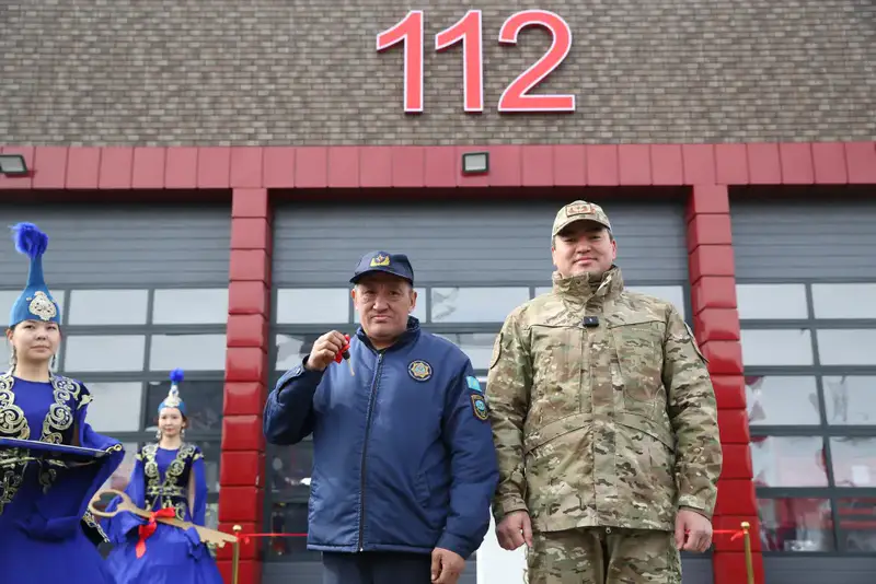 Новые апартаменты для спасателей: в Алматы вручили ключи сотрудникам МЧС (5)