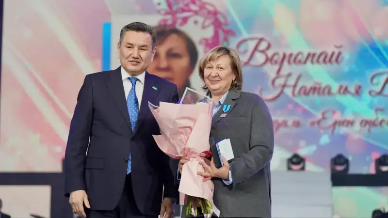 В Восточном Казахстане наградили отличившихся представительниц прекрасного пола (4)