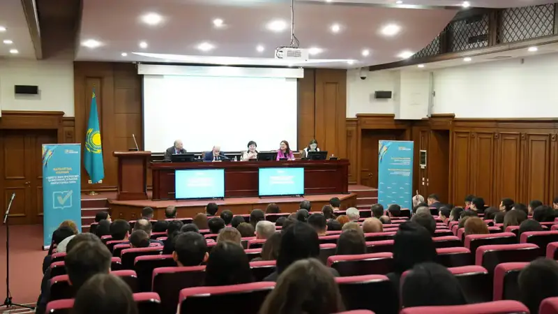 В Министерстве экологии состоялась встреча с членами Общенациональной коалиции по разъяснению проекта новой Конституции (7)