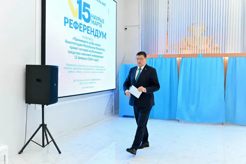 Аким области Абай проголосовал на референдуме (9)