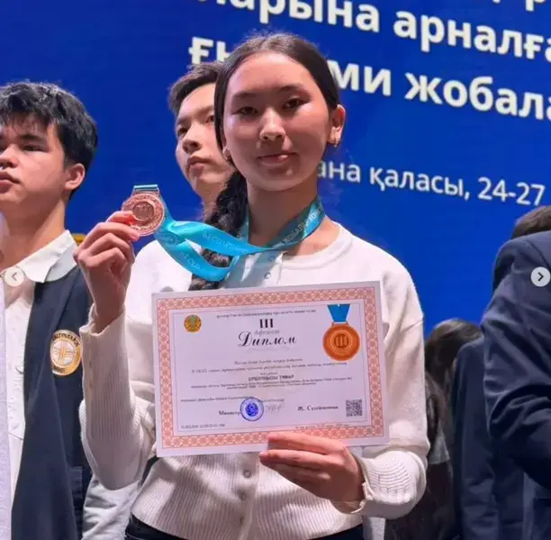 Ракетная платформа и бионический робот: карагандинцы взяли золото на национальном конкурсе (10)