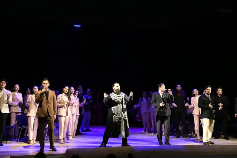 «Бақытты шаңырақ жыры»: в Астане состоялся необычный спектакль с участием 19 пар (8)