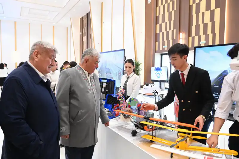 Депутаты Парламента ознакомились с работой Центра компетенций (7)