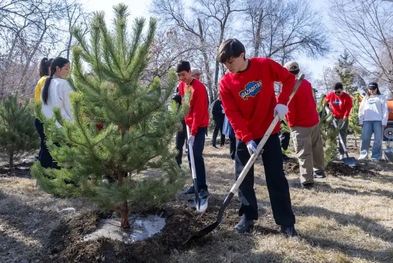 «Жаңару күні»: в Жетісу очистили родник и посадили тысячи деревьев (6)