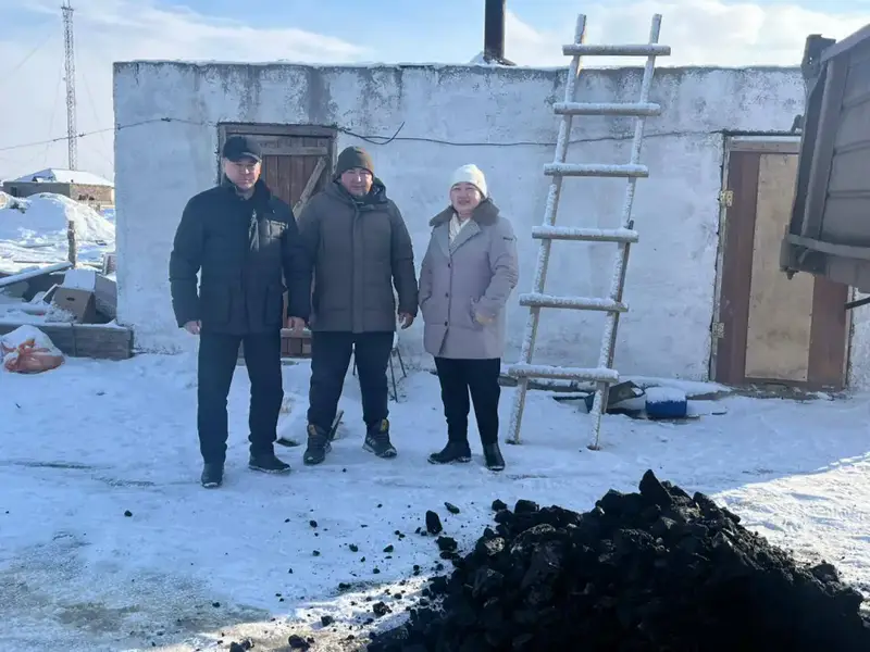 В Тарбагатайском районе нуждающимся семьям передали 35 тонн угля (3)