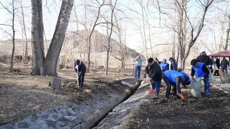 В ВКО в ходе новой экологической акции очищены родники и берега водоёмов (8)