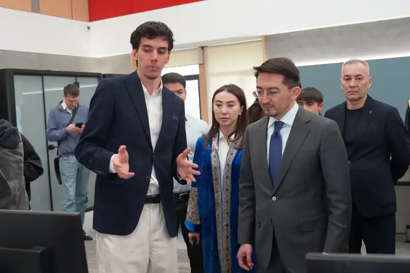 От Apple Store в госуслугах до кранейшего AI Хаба, как развиваются технологии в Алматы (4)