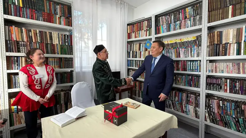 Аким области Марат Ахметжанов поздравил долгожителя в Щучинске (3)