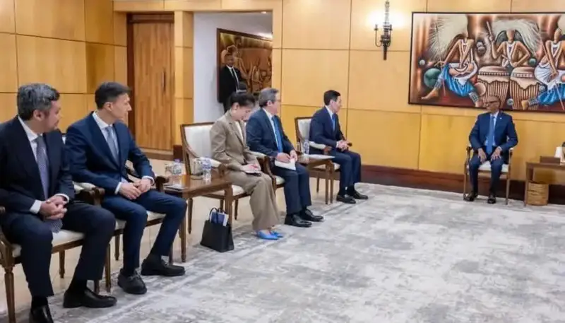 Посол Казахстана в Руанде вручил верительные грамоты Президенту Руанды (4)