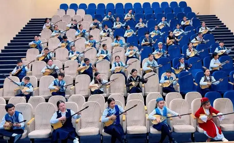 Около 10 тысяч юных домбристов Карагандинской области одновременно исполнили известные кюи (5)