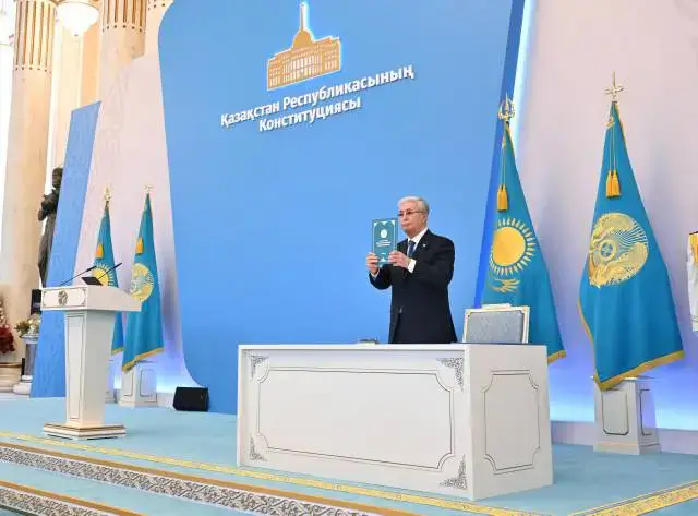 В Казахстане сегодня состоялось подписание новой Конституции (3)