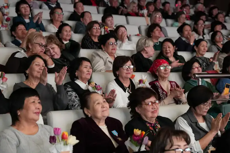 День благодарности в Алматы: праздник, который объединяет поколения и культуры (4)