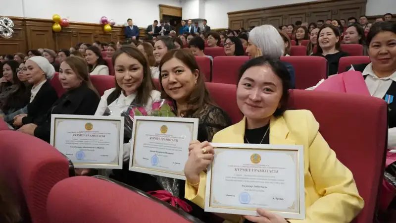 Вручены государственные награды от имени Президента в честь 8 Марта (6)